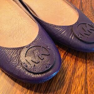Chic Comfy Purple Michael Kors Embossed Logo Lindsey Leather Ballet Flats SZ 5.5